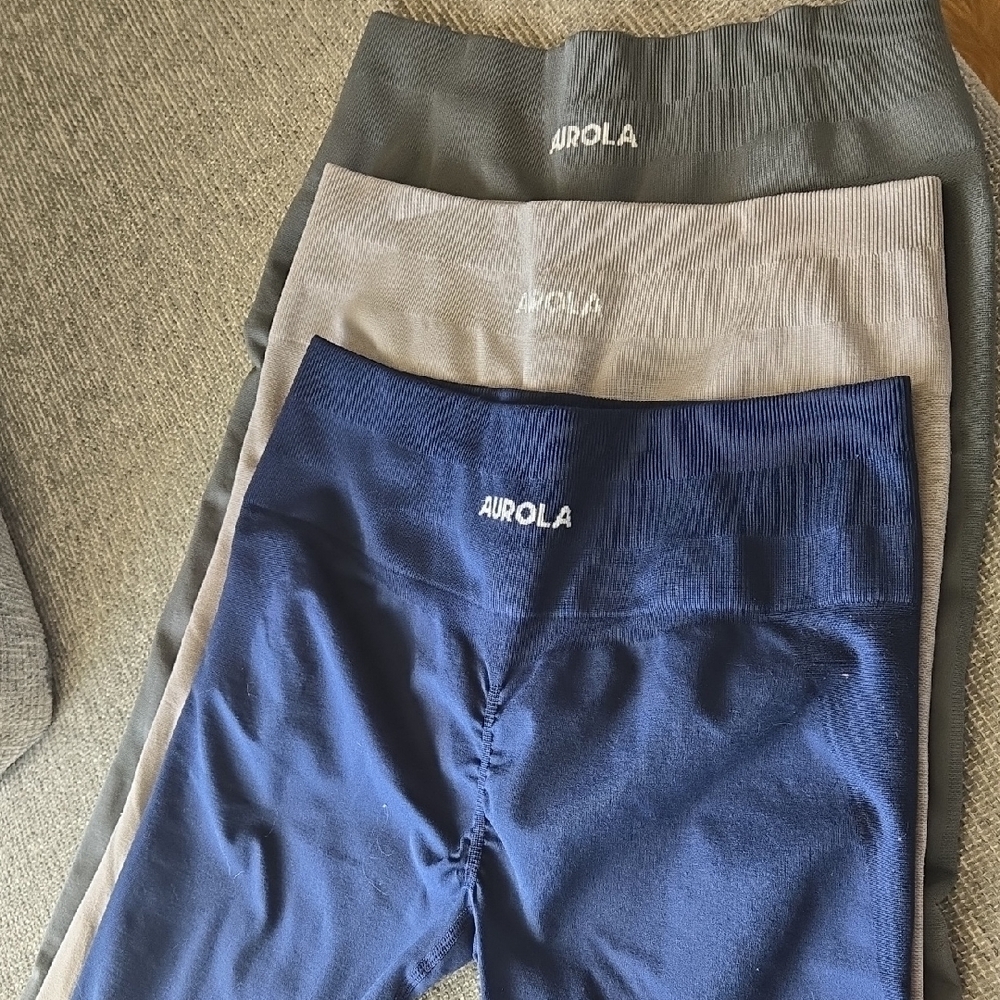 Aurola Full Length Intensify Leggings Set in Blue, Gray, and Tan - Picture 3 of 5